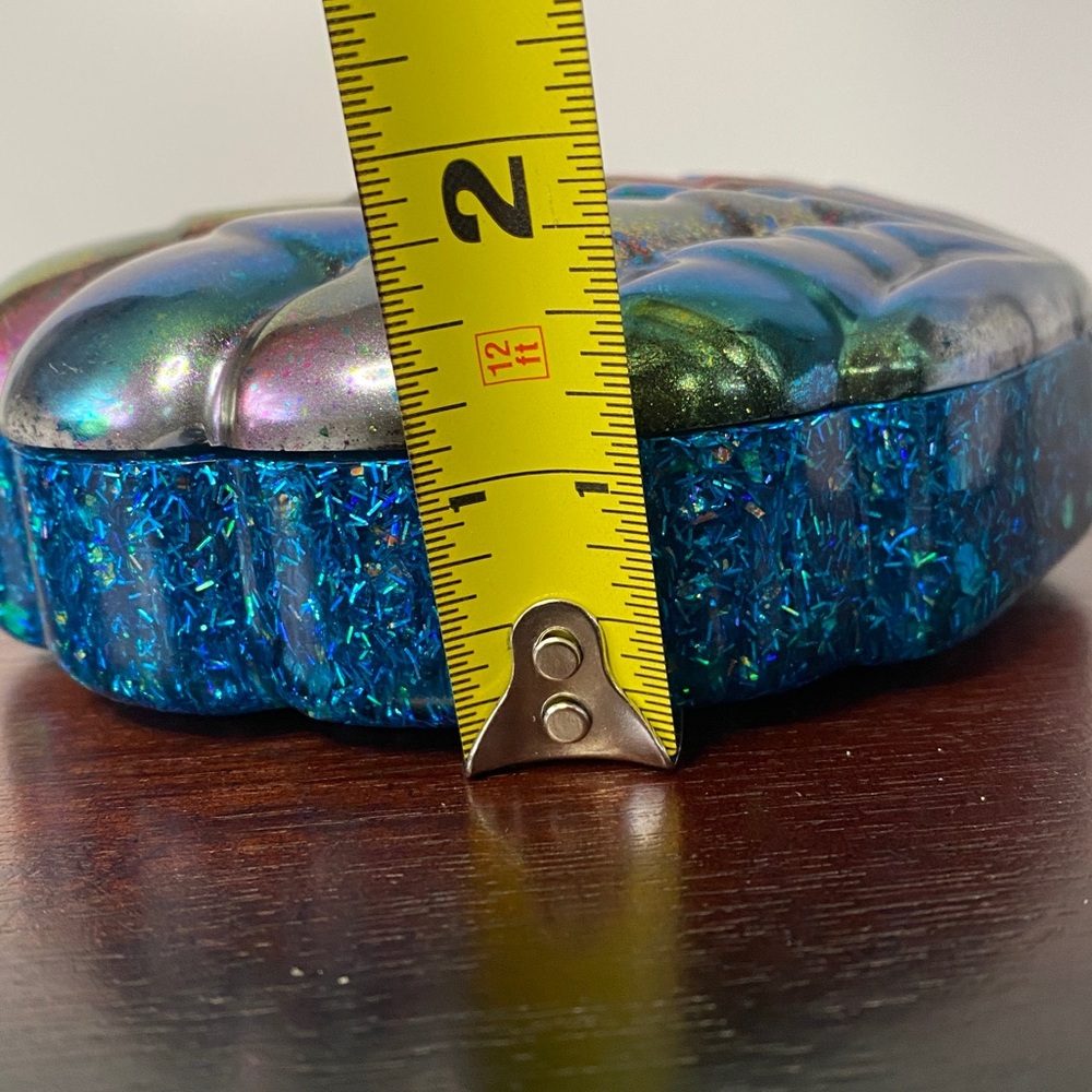 Shell Jewelry / Storage Box - Picture 9 of 9